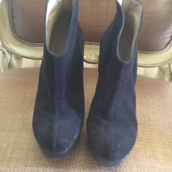 Shoes - Picture 2 of 4